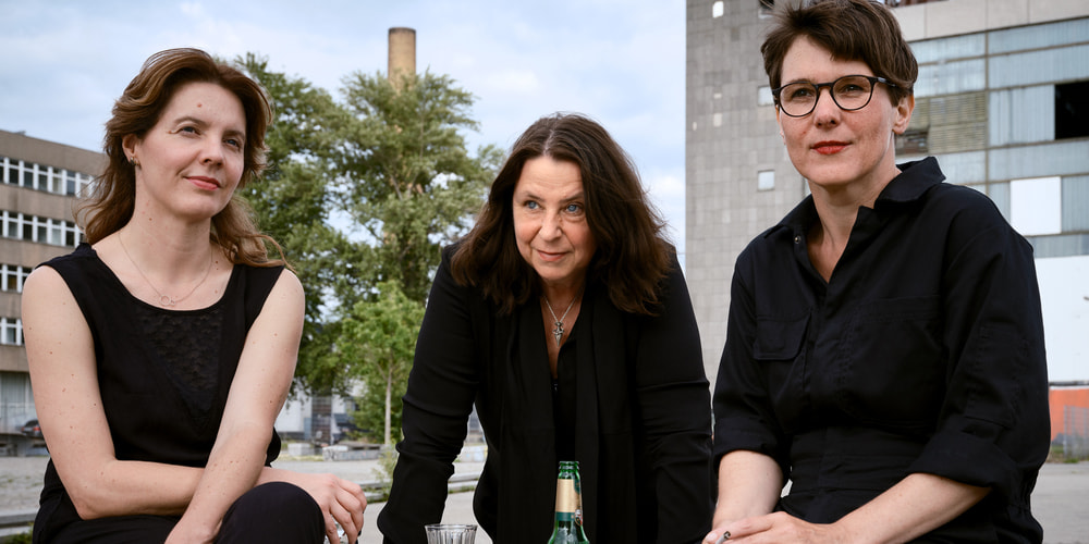 Tickets Annett Gröschner, Peggy Mädler, Wenke Seemann »Drei ostdeutsche Frauen betrinken sich und gründen den idealen Staat«, in Berlin