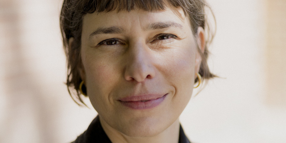 Tickets SAAL-TICKET: Esther Becker »Notfallkontakte« + »Verbrecher Verlag Geschichte« + 30 Jahre Verbrecher Verlag Jubiläums-Party , Mit Anke Stelling, Kristine Listau, Jörg Sundermeier und Autor*innen des Verbrecher Verlags in Berlin